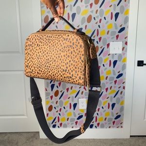 Universal thread Leopard Crossbody